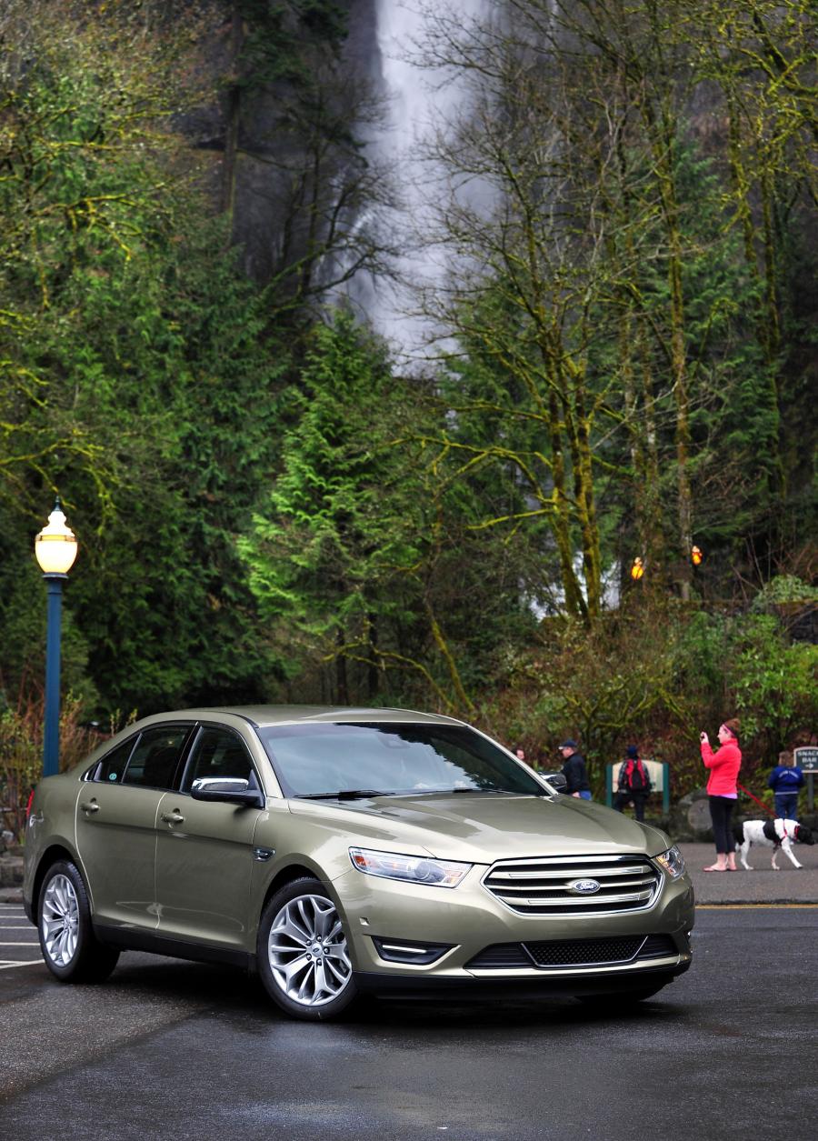  Ford Taurus 2012 года  (фото 34 из 39)